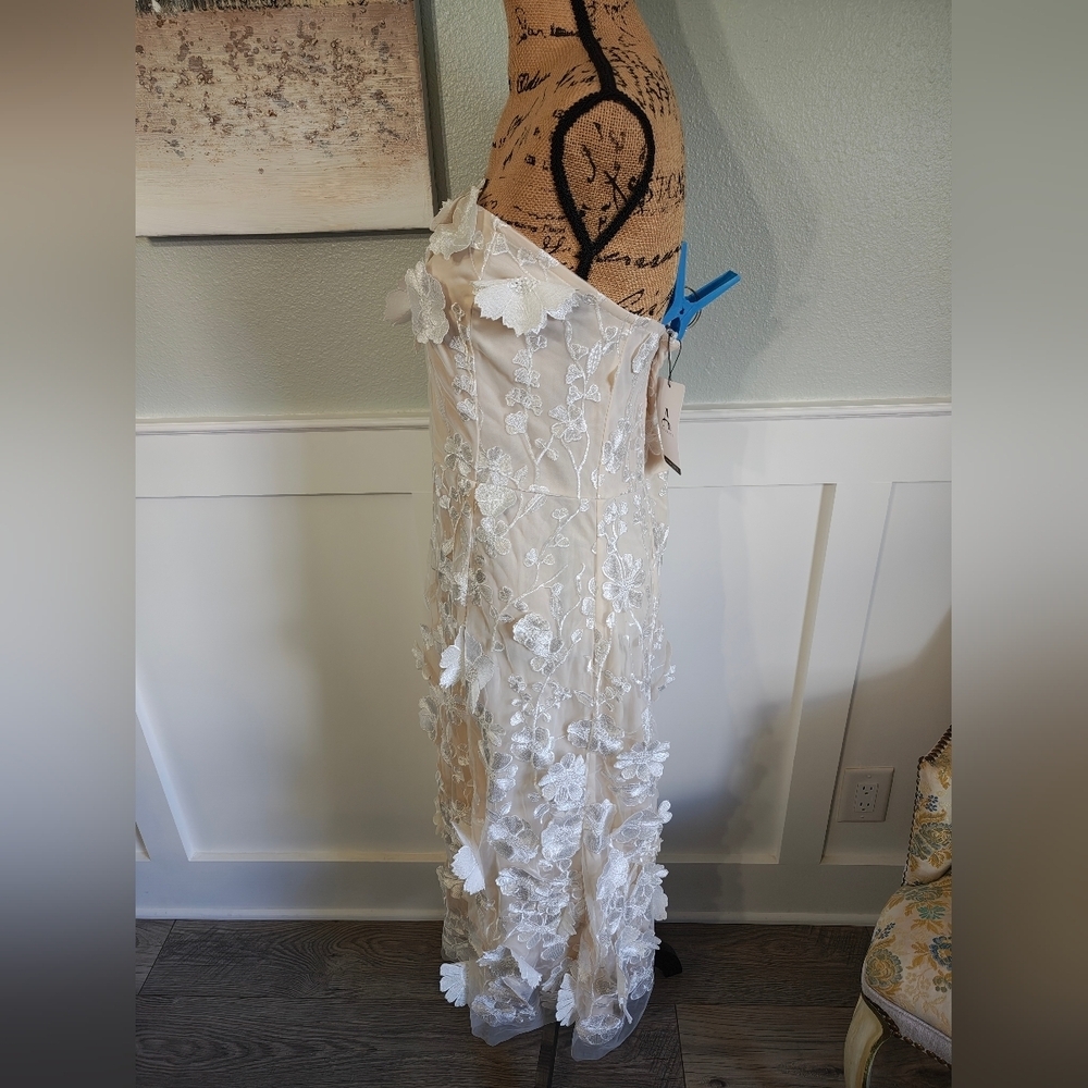 Anewsta White Floral Embroidered Dress NWT - Picture 2 of 5